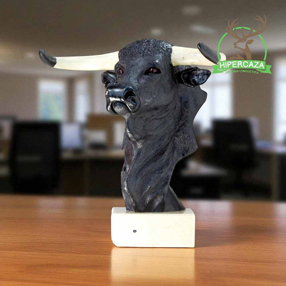 Figura de toro en resina 6
