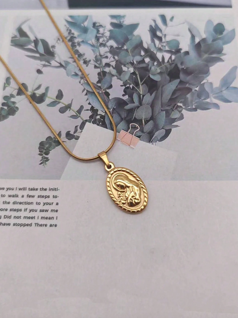 COLLAR MEDALLA DE LA VIRGEN AMADA 3