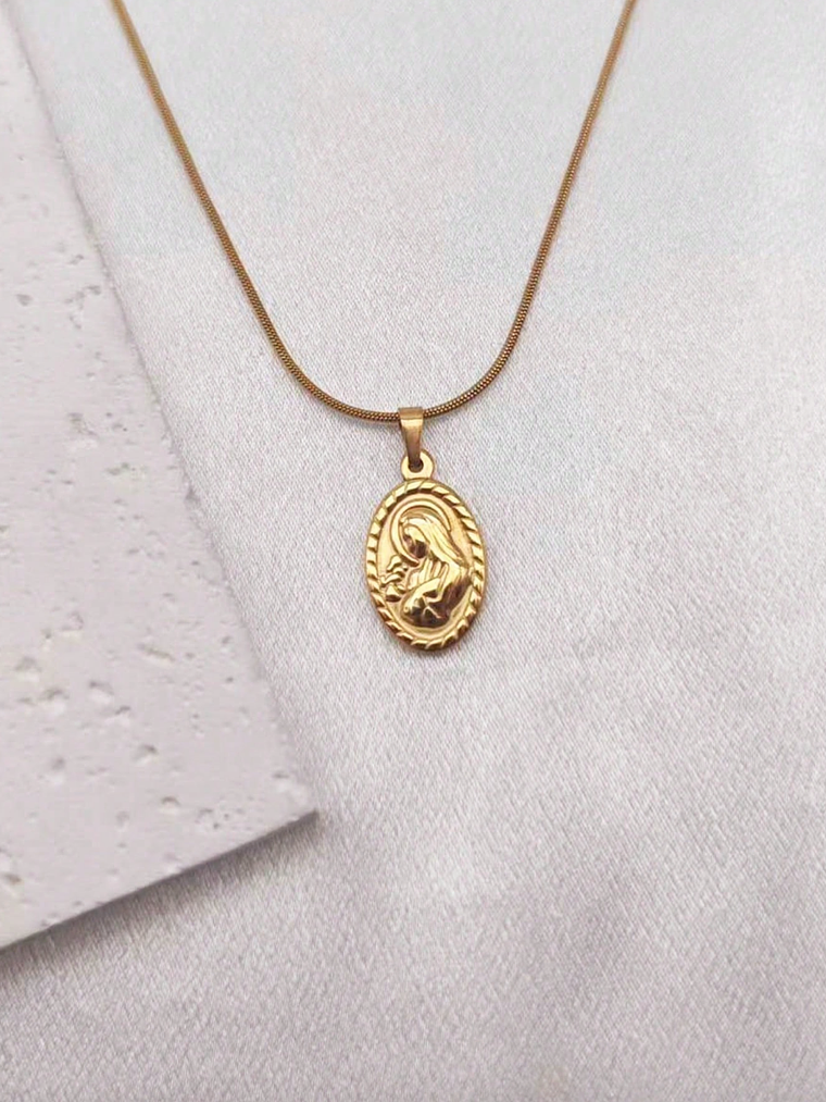 COLLAR MEDALLA DE LA VIRGEN AMADA 4