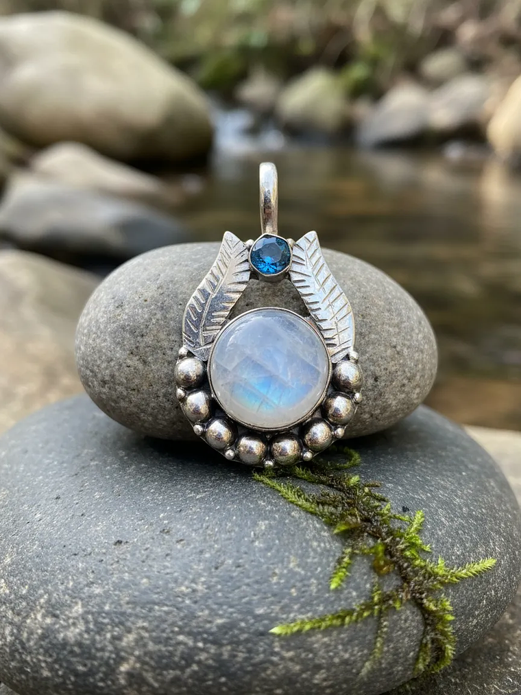 COLGANTE PIEDRA LUNA ARCOIRIS Y APATITA AZUL NEON PLATA 925 2