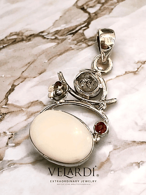 COLGANTE OPALO BLANCO, DIAMANTE HERKIMER Y GRANATE PLATA 925