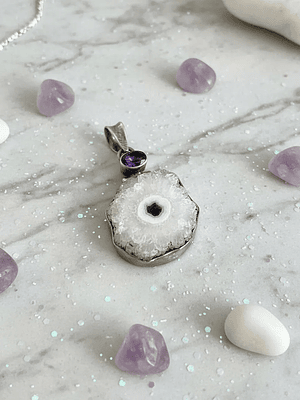 COLGANTE DE CUARZO SOLAR Y AMATISTA DE AFRICA EN PLATA 925