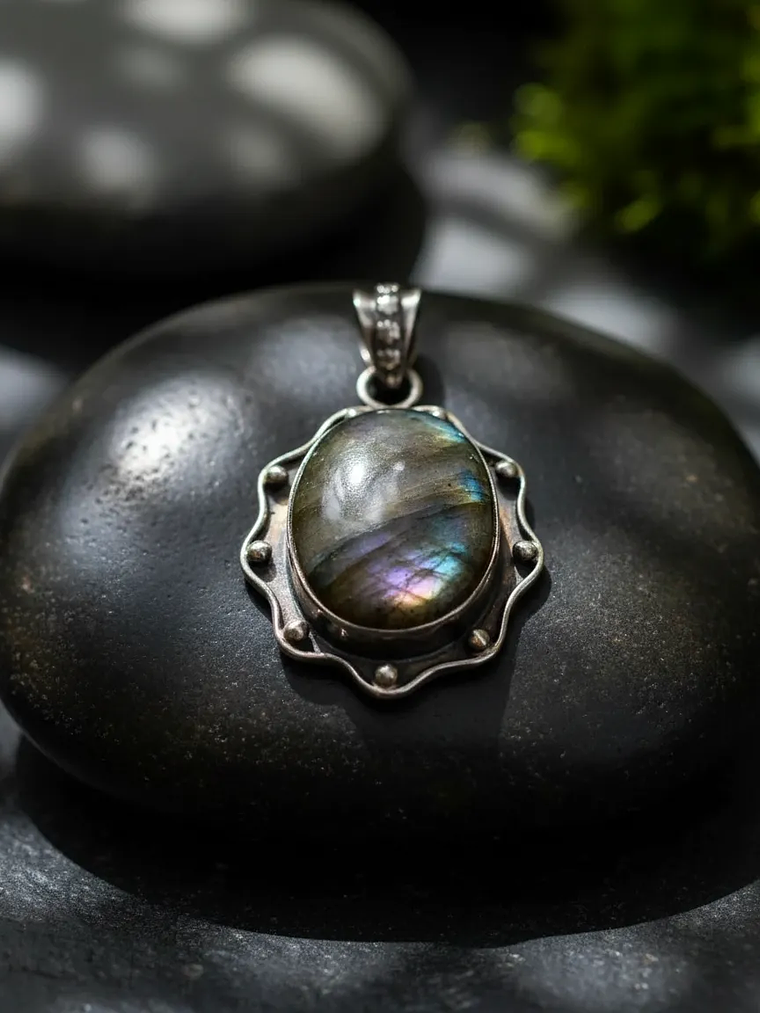 COLGANTE DE LABRADORITA ESPECTROLITA DE FINLANDIA 2