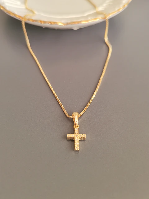 collar cruz con circones