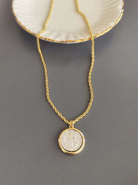 medallón san benito