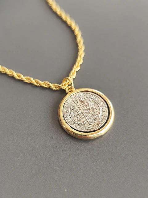 medallón san benito