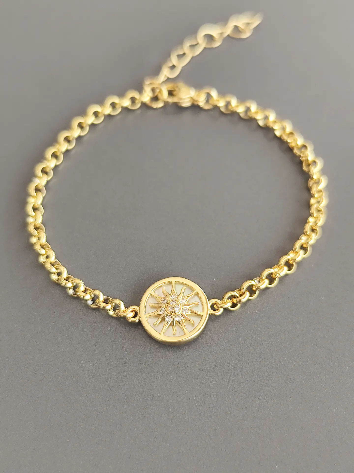 pulsera con círculo y sol central  1