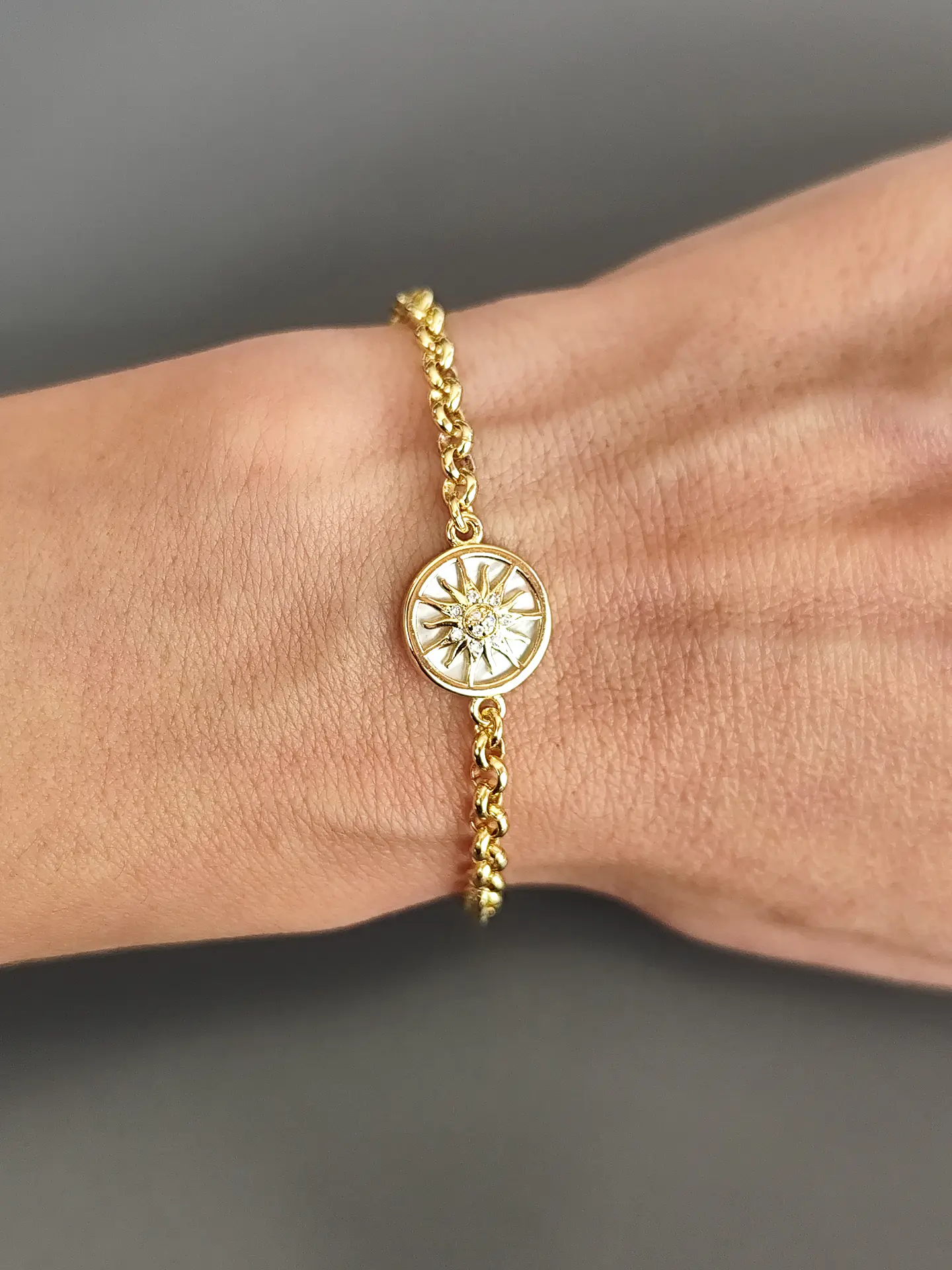 pulsera con círculo y sol central  2