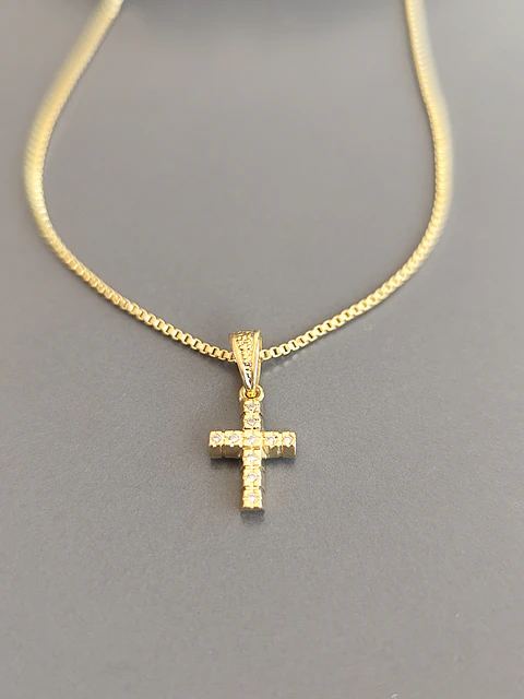 collar cruz con circones
