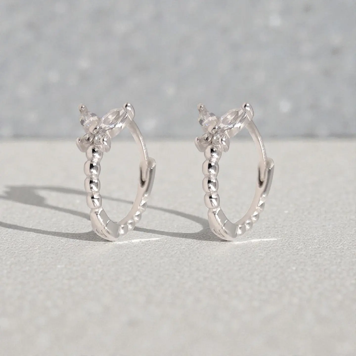 Argollas Mariposa Blanca | Plata 925 baño de rodio 5