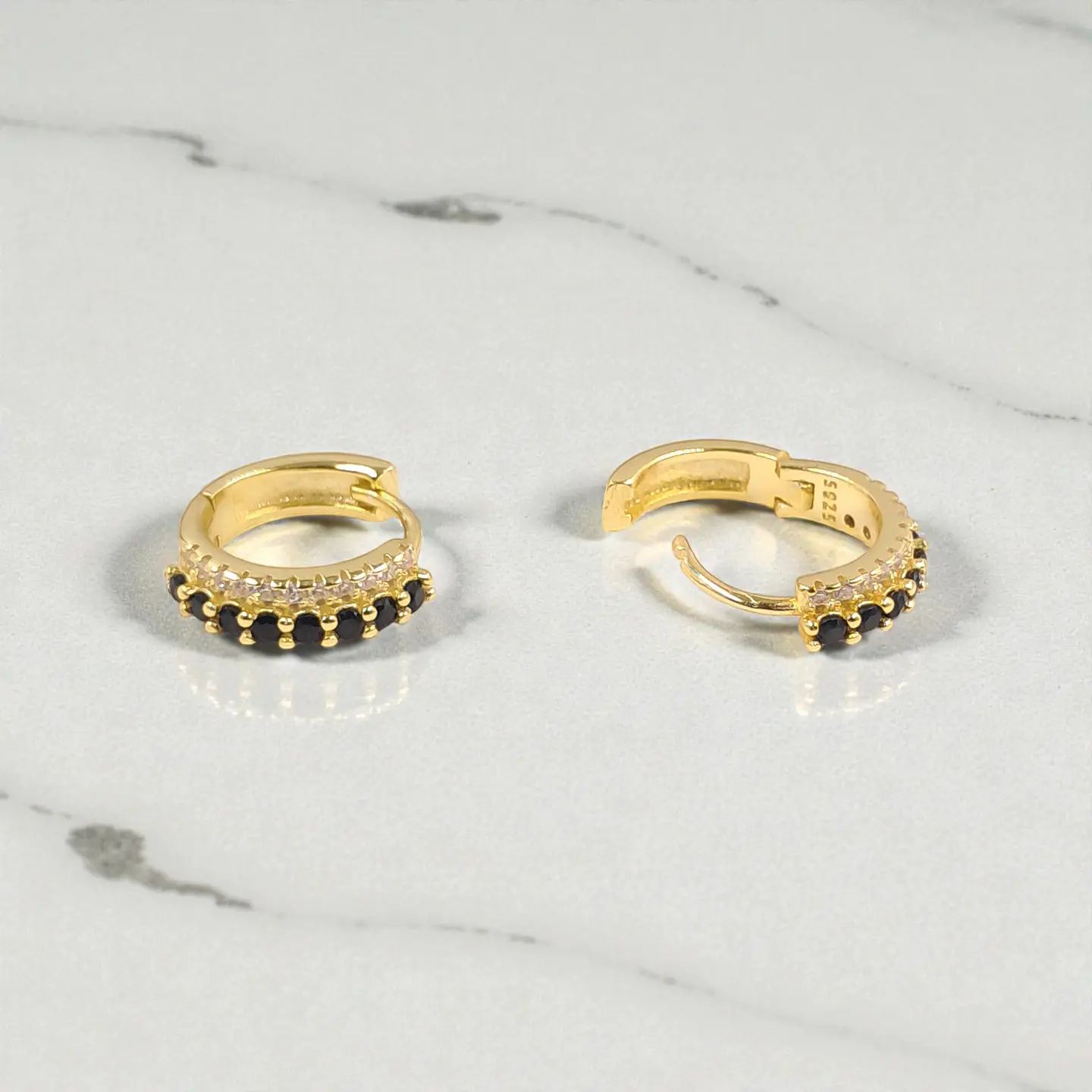 Argollas Aurora Negra | Plata 925 baño de oro 18k 2