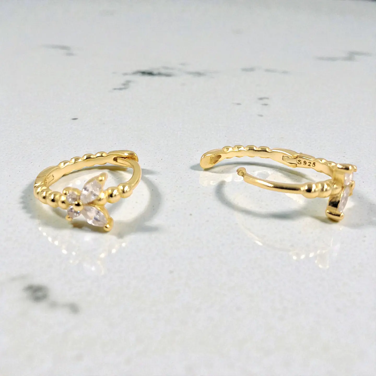 Argollas Mariposa Blanca | Plata 925 baño de oro 18k 3