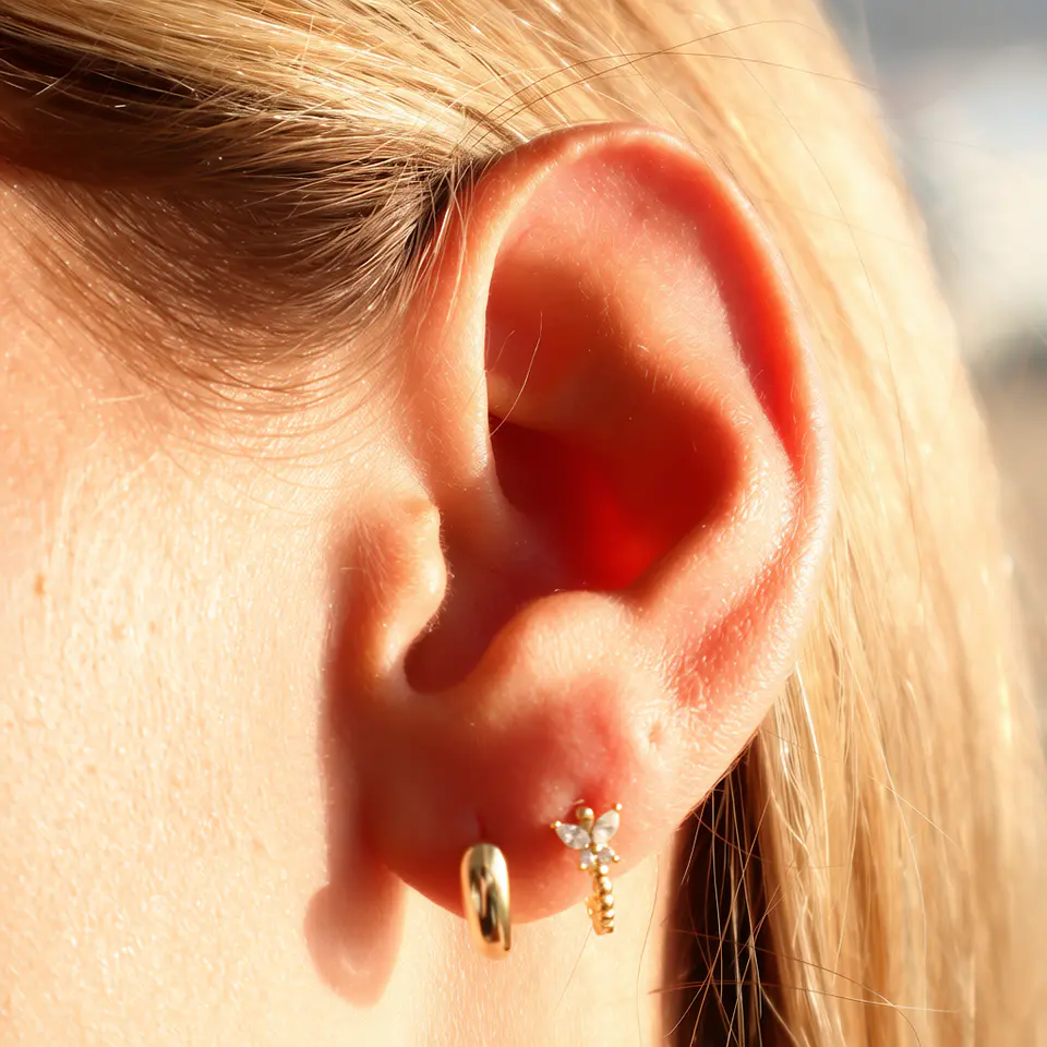 Argollas Mariposa Blanca | Plata 925 baño de oro 18k 2