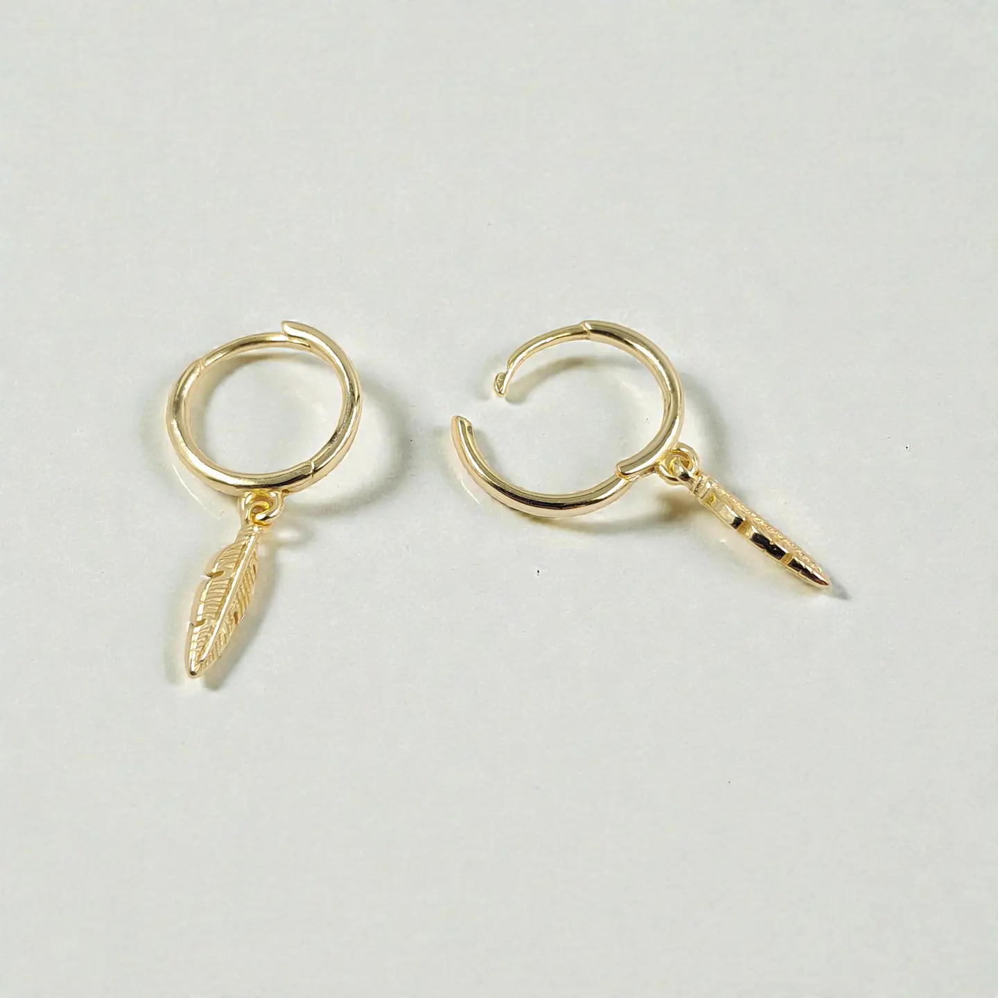 Argollas Pluma | Plata 925 baño de oro 18k 3