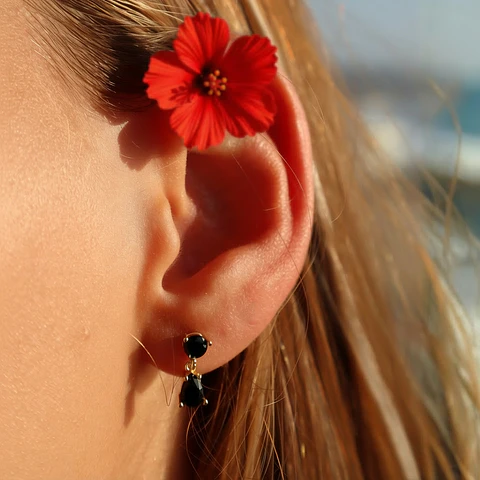 Aros Destello Negro | Plata 925 baño de oro 18k