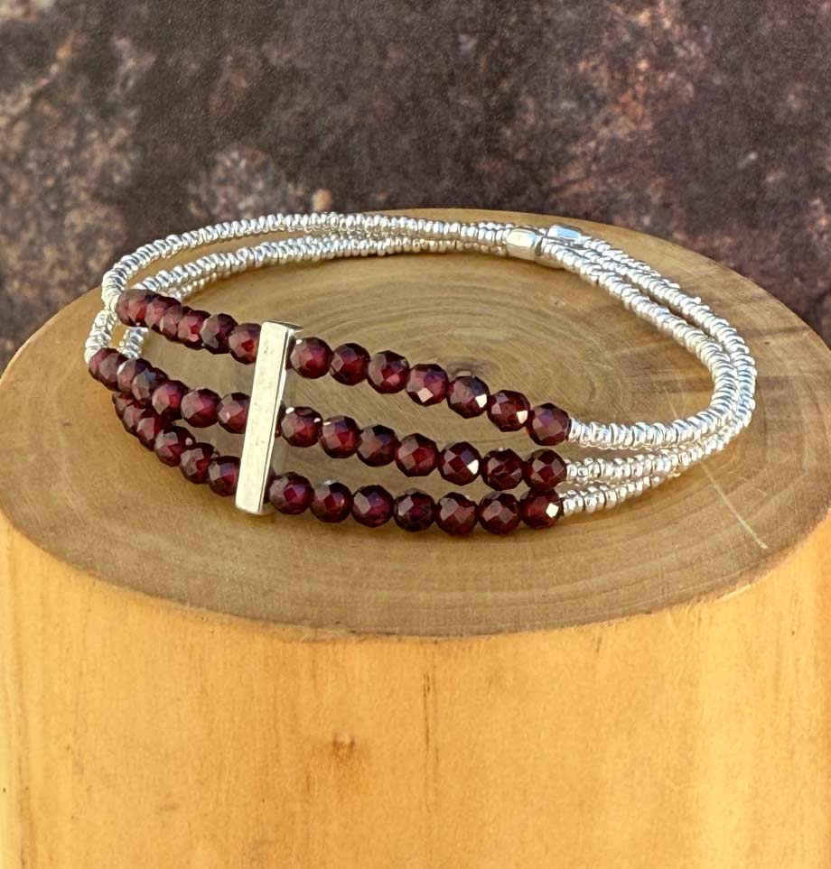 Pulsera elástica de 3 corridas de mostacillas de plata 1000 y piedras 2