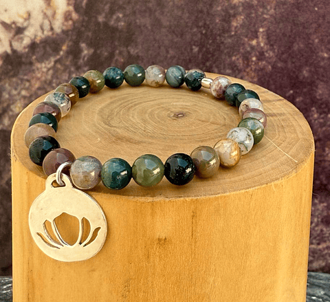 Pulsera Elástica con Medalla Flor de Loto Calada de 1.5 cms hecha con Plata 950 y Mostacillas de Piedras