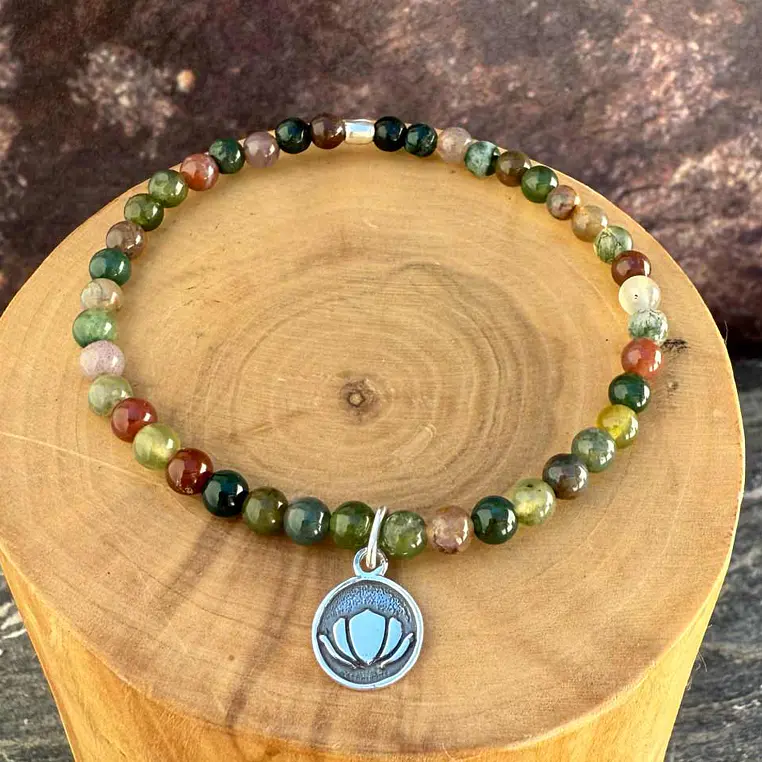 Pulsera elástica con Flor de Loto de plata 950 y mostacillas de Piedras 1