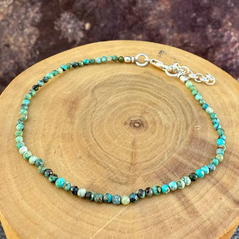 Pulsera con Broche Ajustable de plata y  mostacillas de  piedras 1
