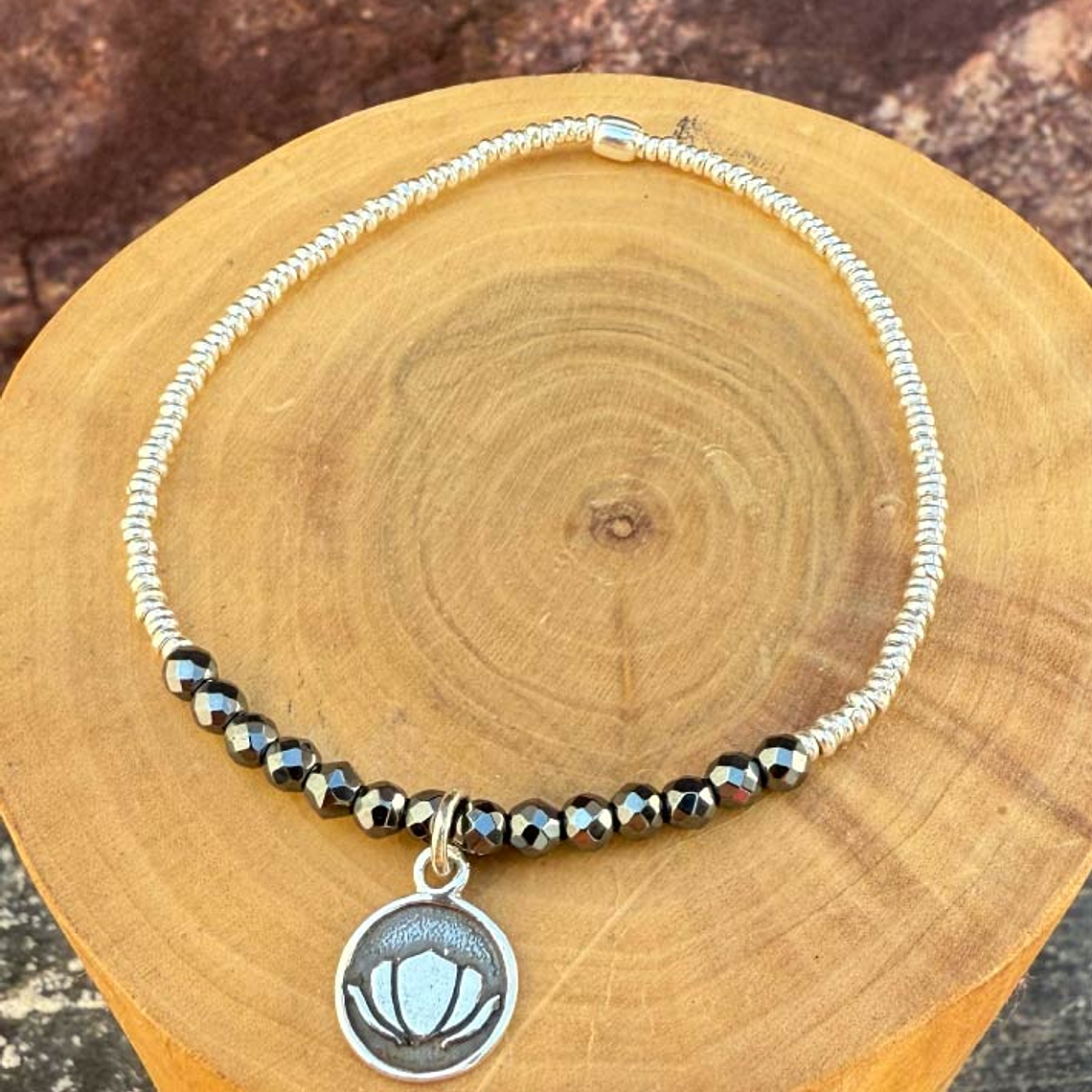 Pulsera Elástica Flor de Loto de Plata 950 con Mostacillas de Plata 1000 y Piedras 2