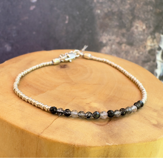 Pulsera con Broche Ajustable, Mostacillas de Plata 1000 y Piedras 2