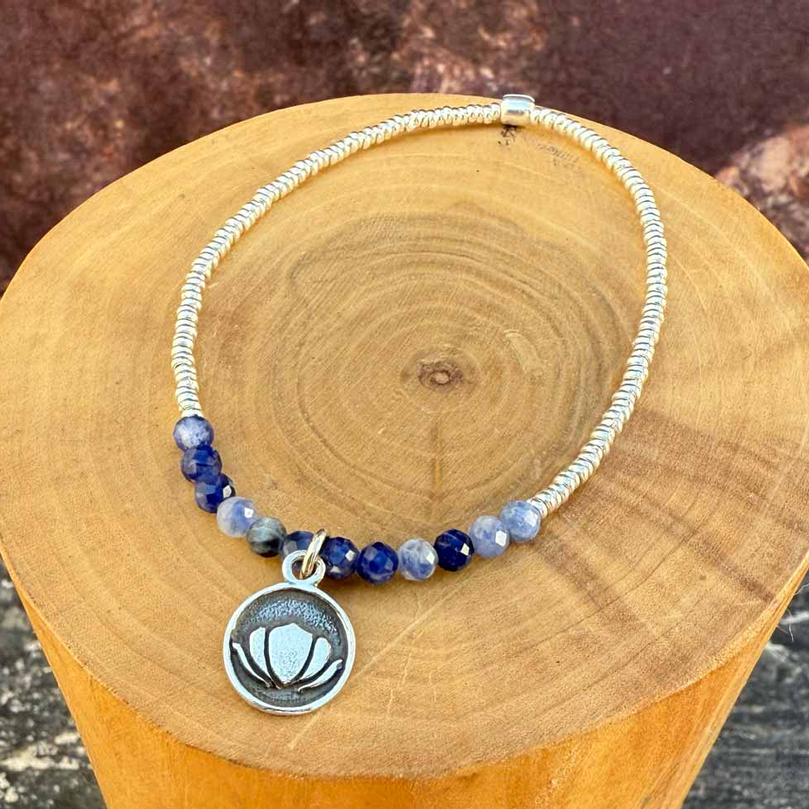 Pulsera Elástica Flor de Loto de Plata 950 con Mostacillas de Plata 1000 y Piedras 3