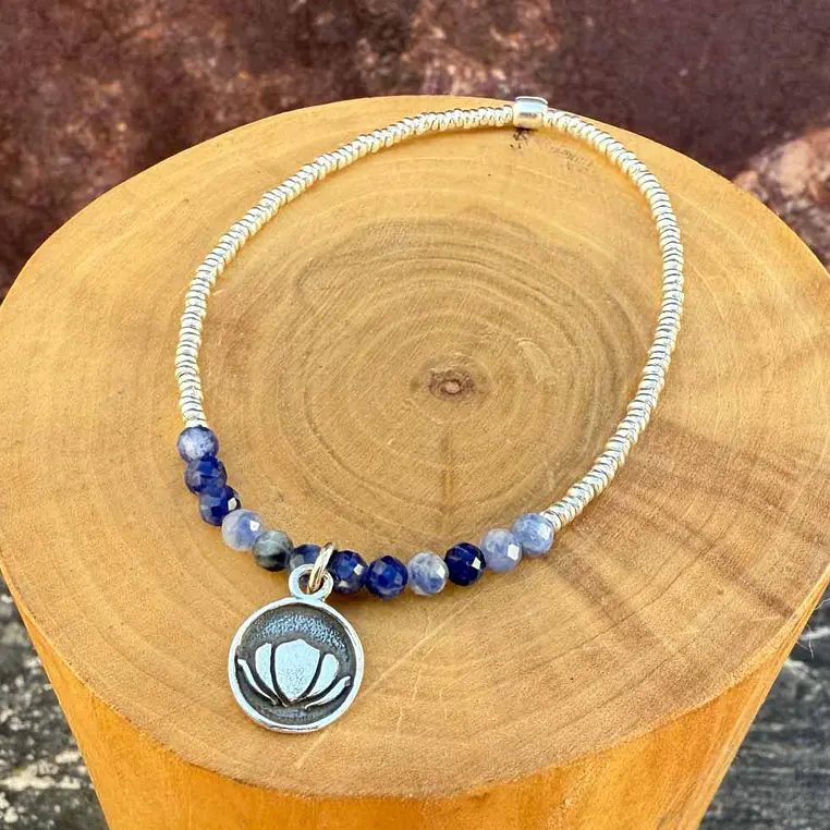Pulsera elástica con Flor de Loto plata 950,  mostacillas de plata 1000 y piedras  4