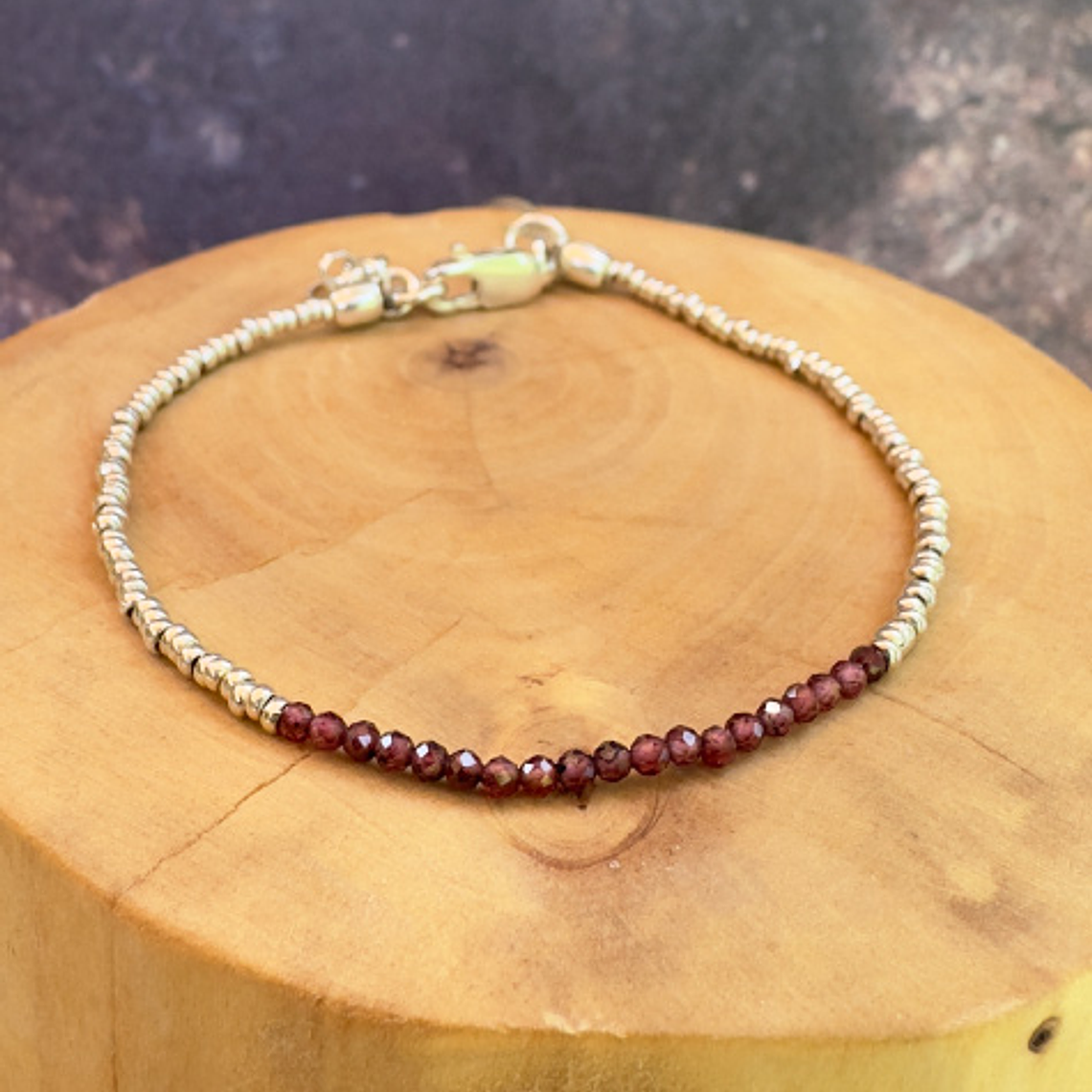 Pulsera con Broche Ajustable, Mostacillas de Plata 1000 y Piedras 3