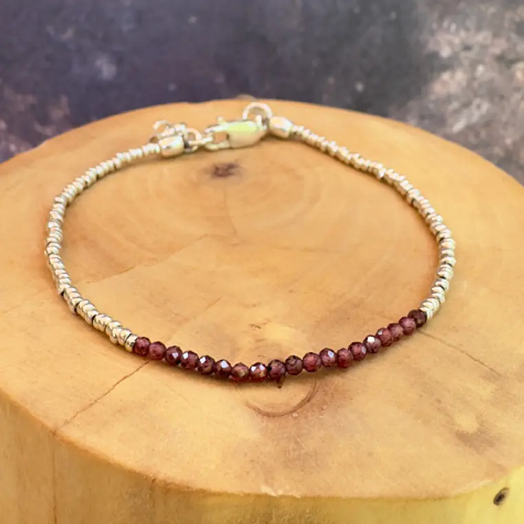 Pulsera con Broche Ajustable, Mostacillas de Plata 1000 y Piedras 3