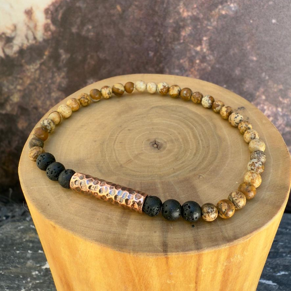 Pulsera Elástica Tubo Delgado de Cobre Martillado y Mostacillas de 4mm de Piedra Volcánica y Jaspe Amarillo 1