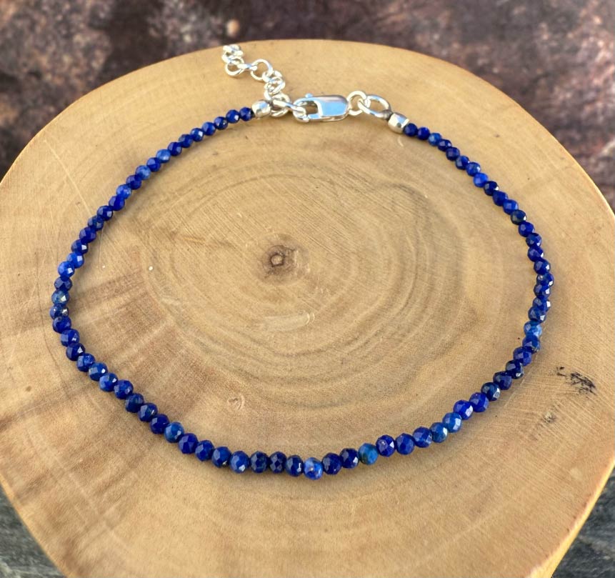 Pulsera con Broche Ajustable de plata y  mostacillas de  piedras 2
