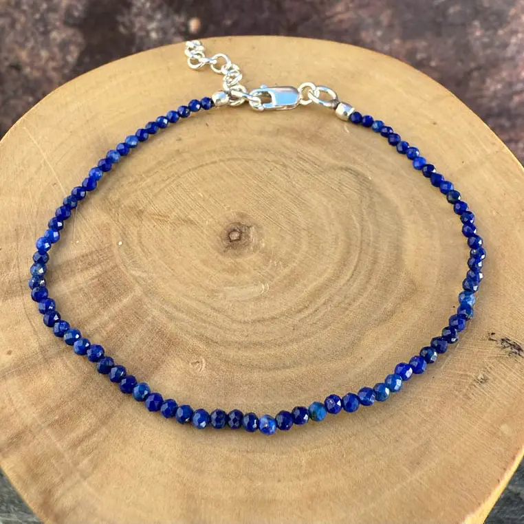 Pulsera con Broche Ajustable de plata y  mostacillas de  piedras 2