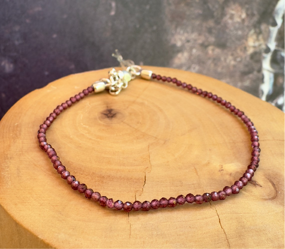 Pulsera con Broche Ajustable de plata y  mostacillas de  piedras 3