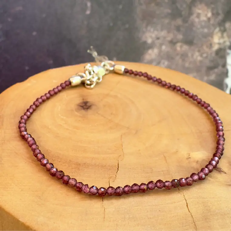 Pulsera con Broche Ajustable de plata y  mostacillas de  piedras 3