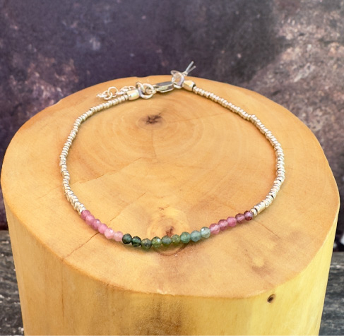 Pulsera con Broche Ajustable, Mostacillas de Plata 1000 y Piedras 5
