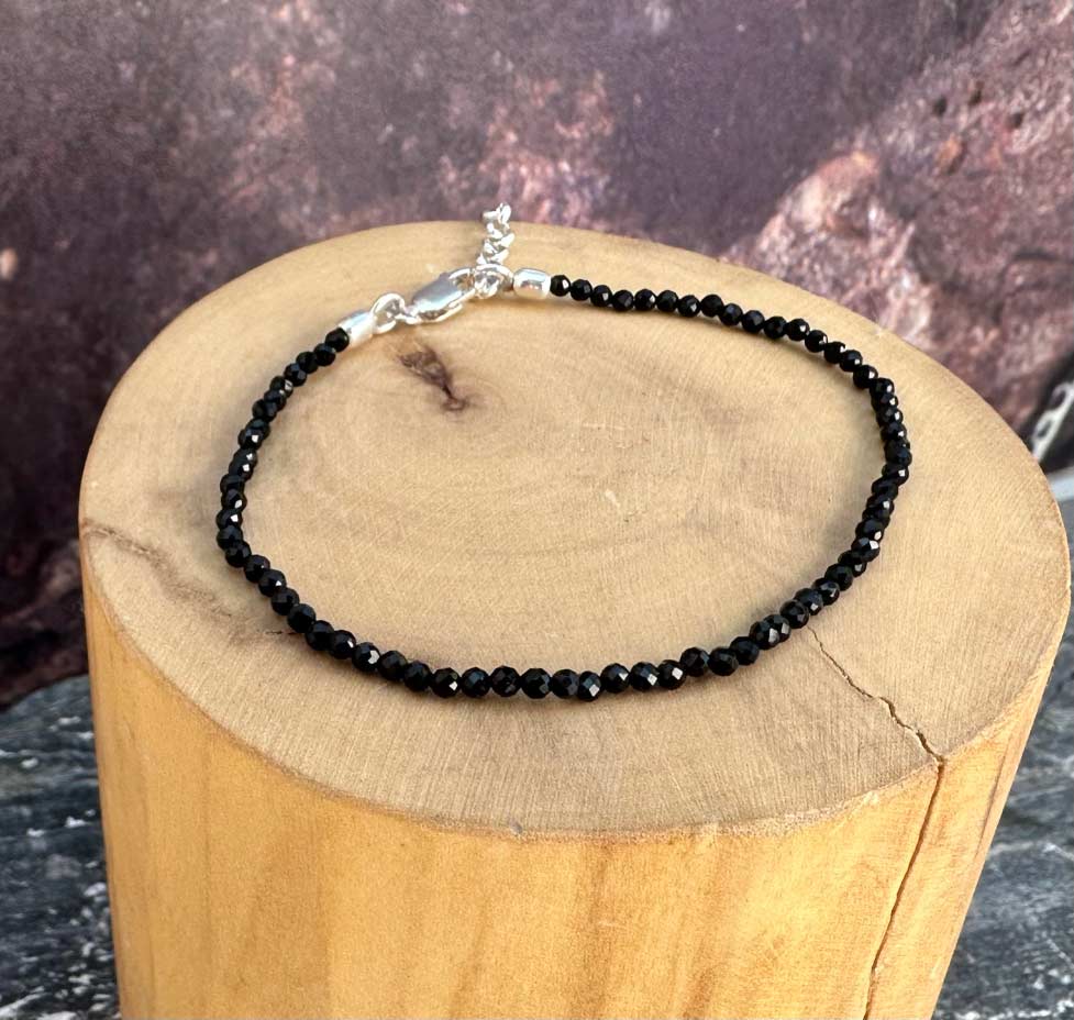Pulsera con Broche Ajustable de plata y  mostacillas de  piedras 4