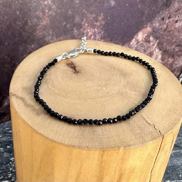 Pulsera con Broche Ajustable de plata y  mostacillas de  piedras 4