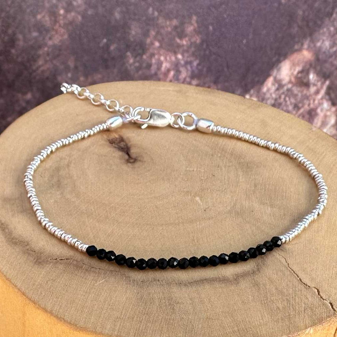 Pulsera con Broche Ajustable, Mostacillas de Plata 1000 y Piedras 7