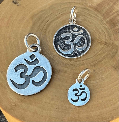 Medalla Om 1,5 cm de Plata 950