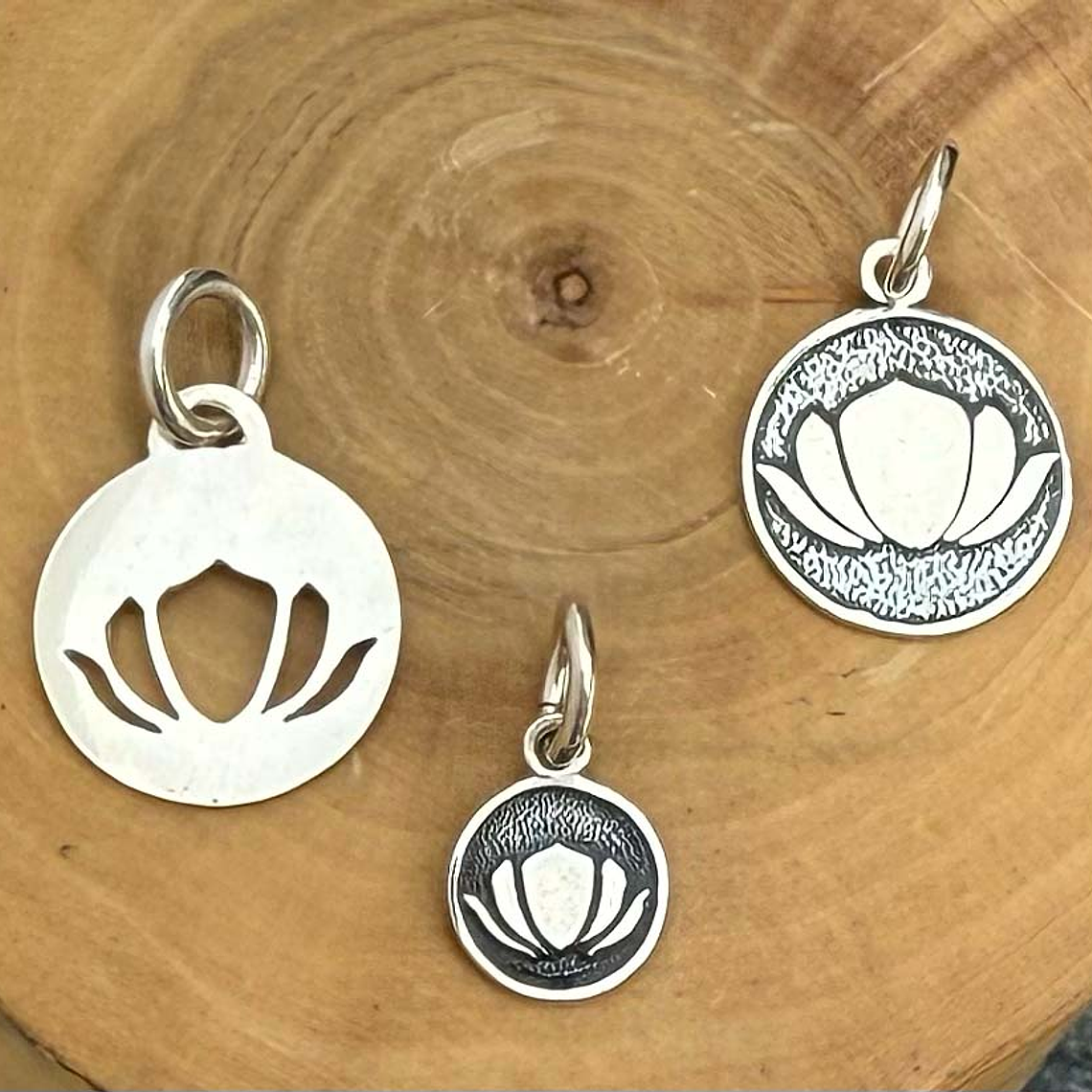 Medalla Flor de Loto de Plata 950 2