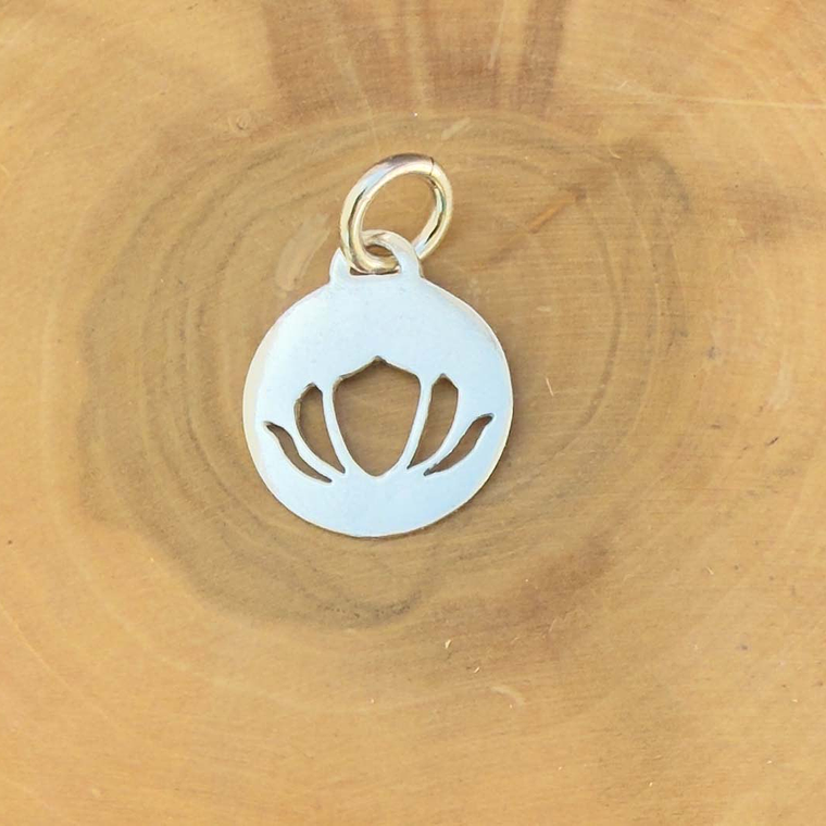 Medalla Flor de Loto Calada de Plata 950 1