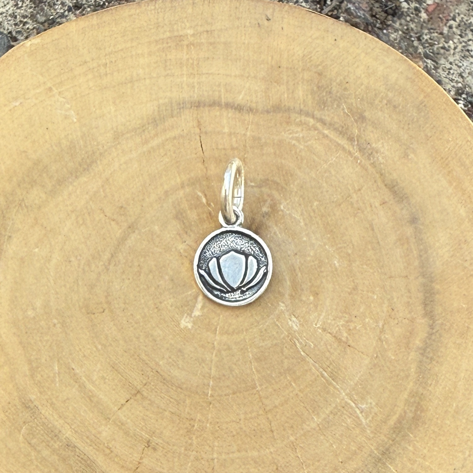 Medalla Flor de Loto Mini de Plata 950  1