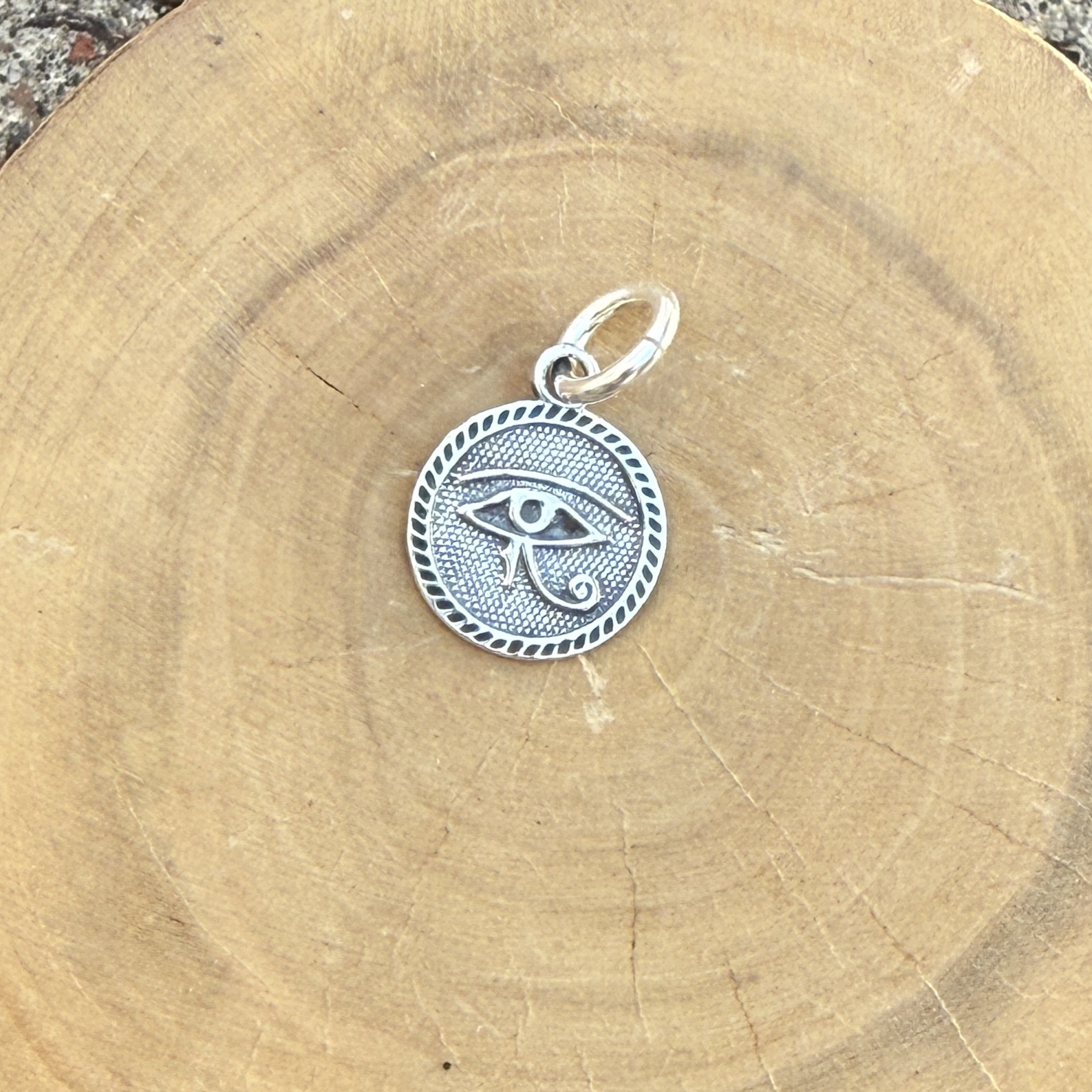 Medalla Ojo Horus de Plata 950 1