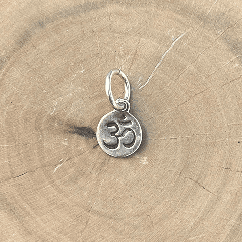 Medalla Om Mini de Plata 950