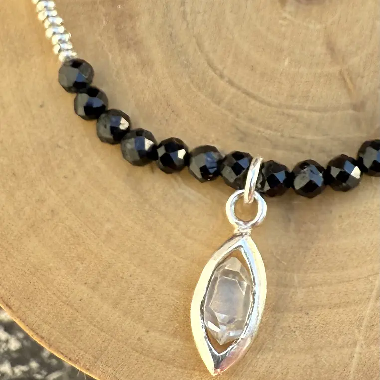 Pulsera elástica de mostacillas de Turmanlina negra, plata 1000 y Cuarzo Diamante Herkimer  2