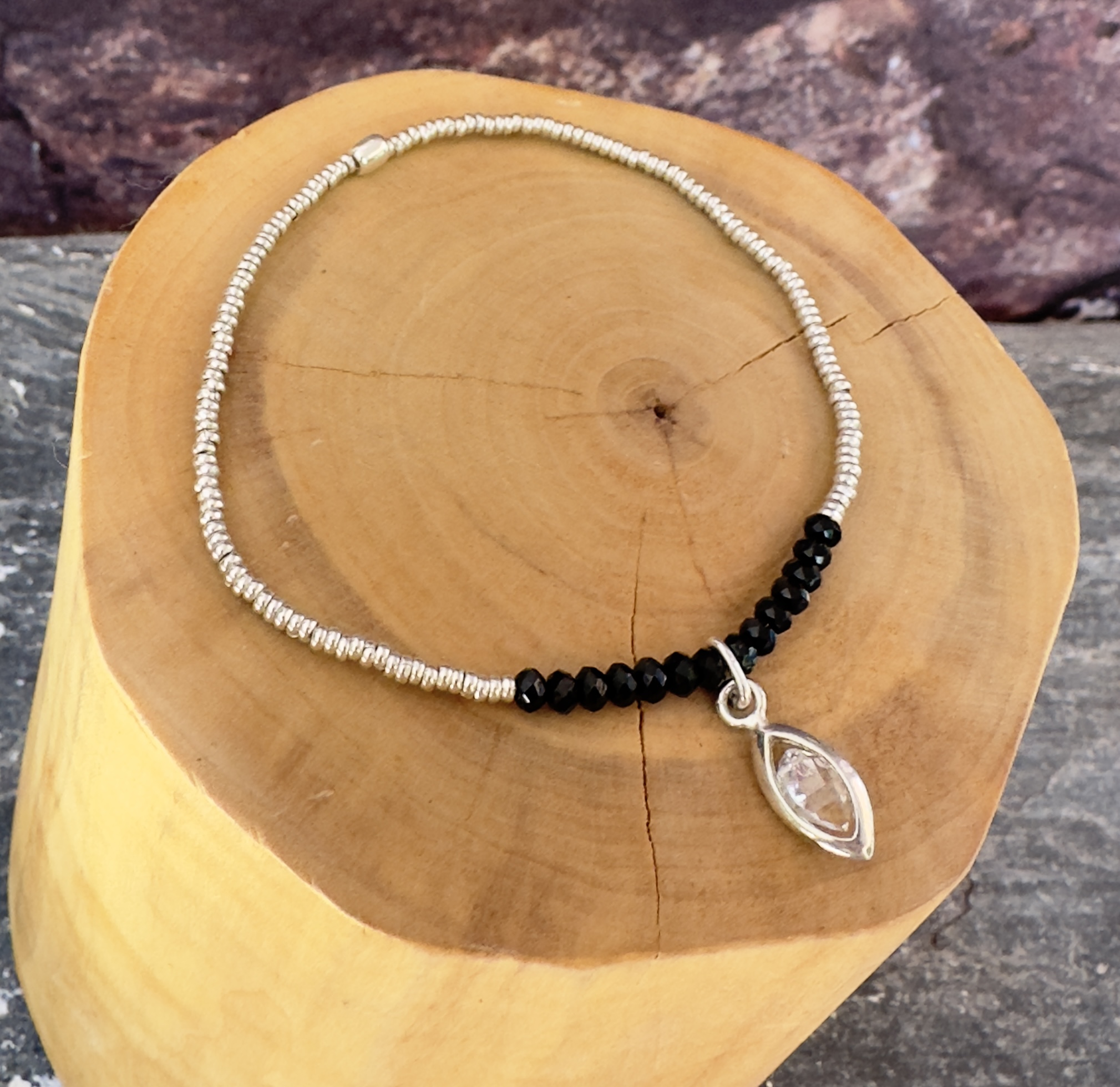 Pulsera elástica de mostacillas de Turmanlina negra, plata 1000 y Herkimer o cuarzo diamante  1