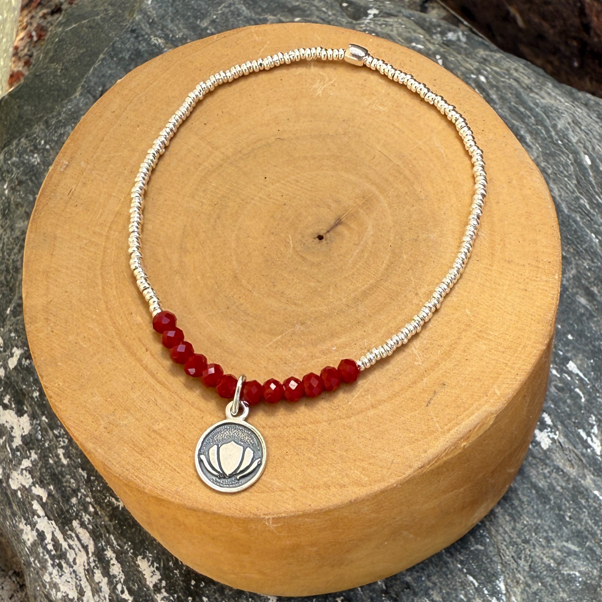 Pulsera elástica con Flor de Loto plata 950,  mostacillas de plata 1000 y piedras  2
