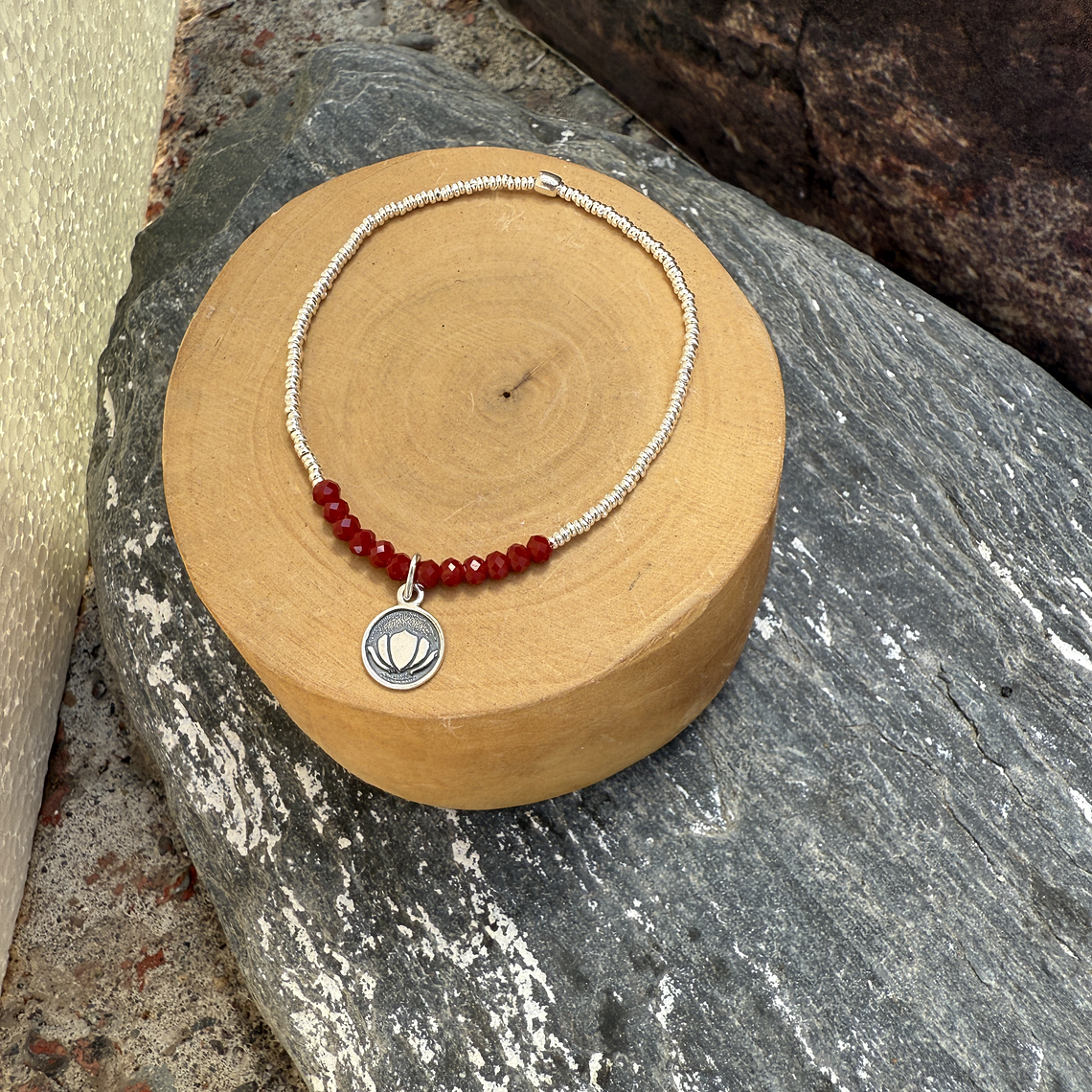 Pulsera Elástica Flor de Loto de Plata 950 con Mostacillas de Plata 1000 y Piedras 5