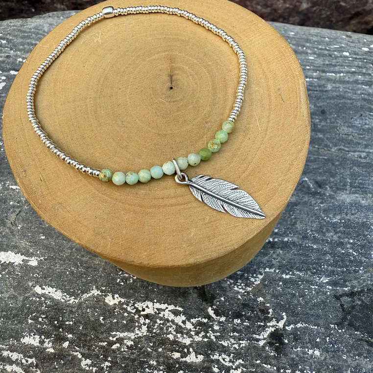 Pulsera elástica Pluma de plata 950 y mostacillas de plata 1000 y piedras  3