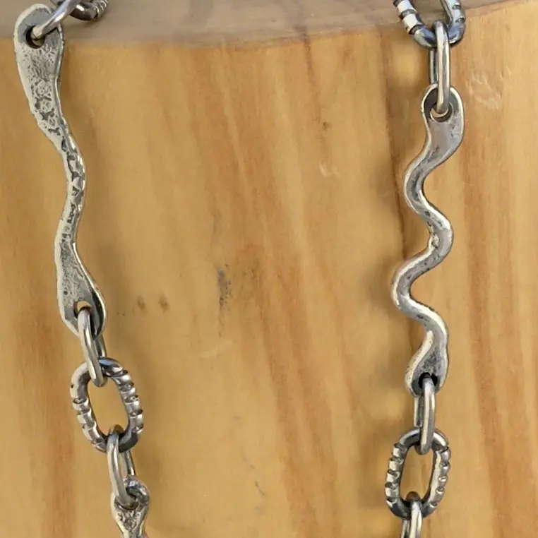 V Cadena  de perfiles  con Curvas y Textura Fundida de Plata 950 1
